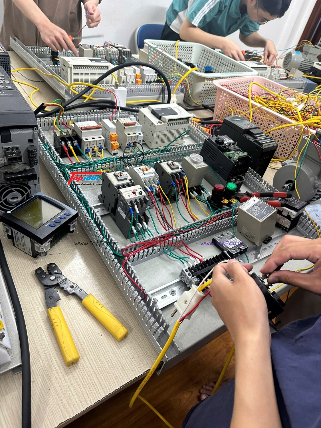 Đào tạo Thiết kế lắp đặt tủ điện