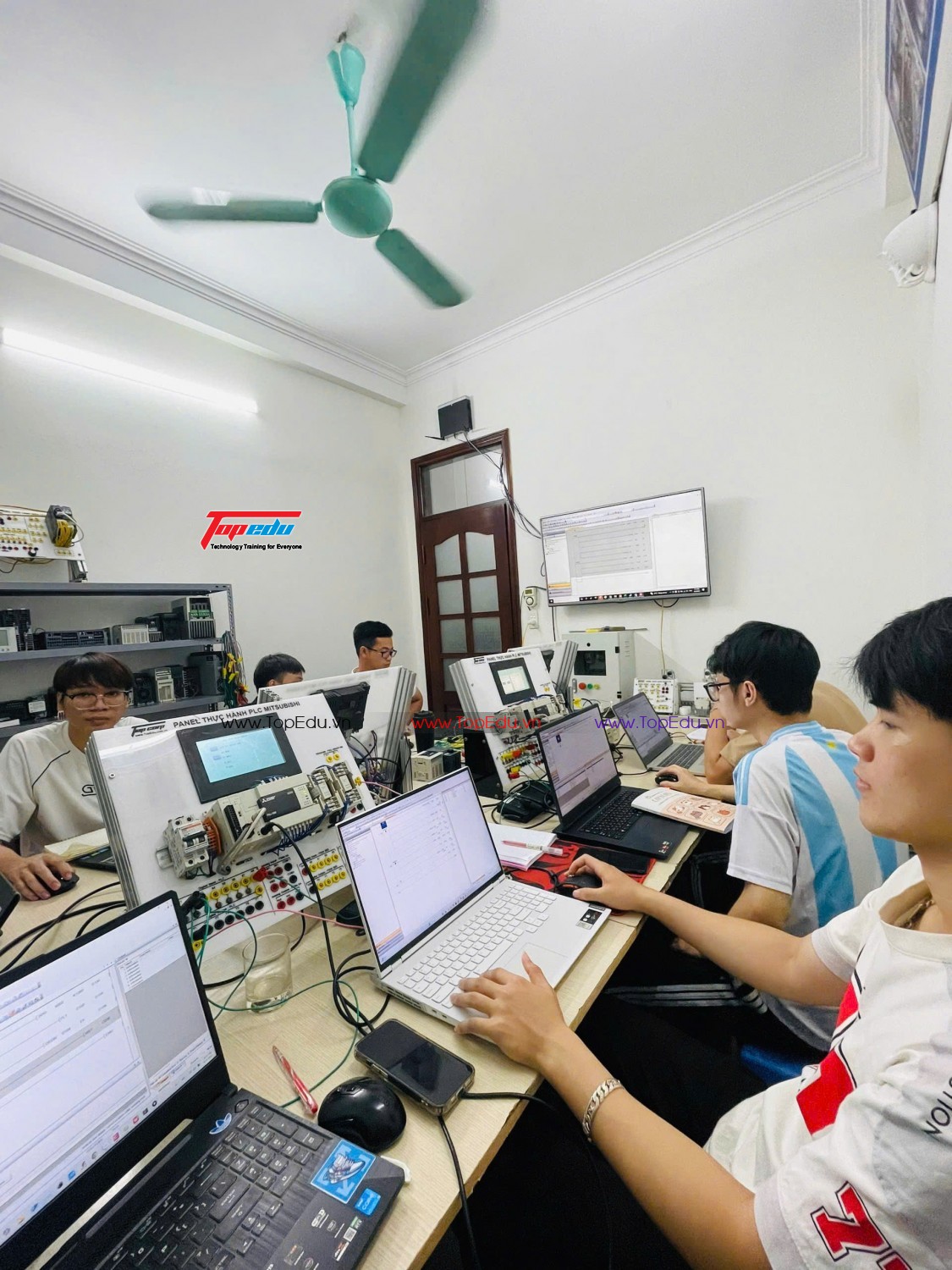 khóa học lập trình PLC ở đâu