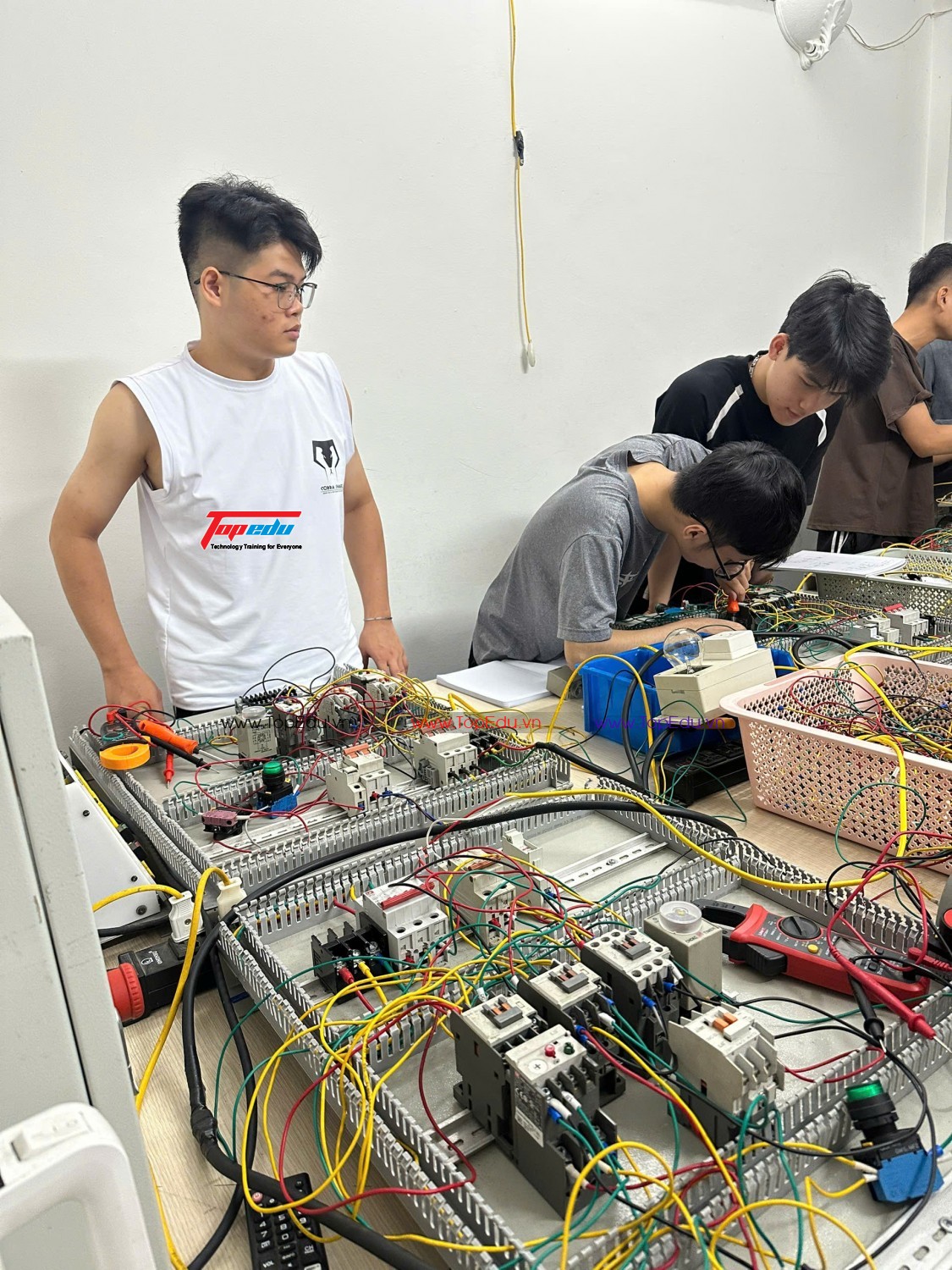 Đào tạo Thiết kế lắp đặt tủ điện