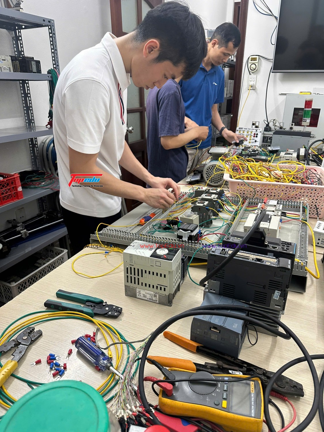 Khóa học thiết kế lắp đặt tủ điện