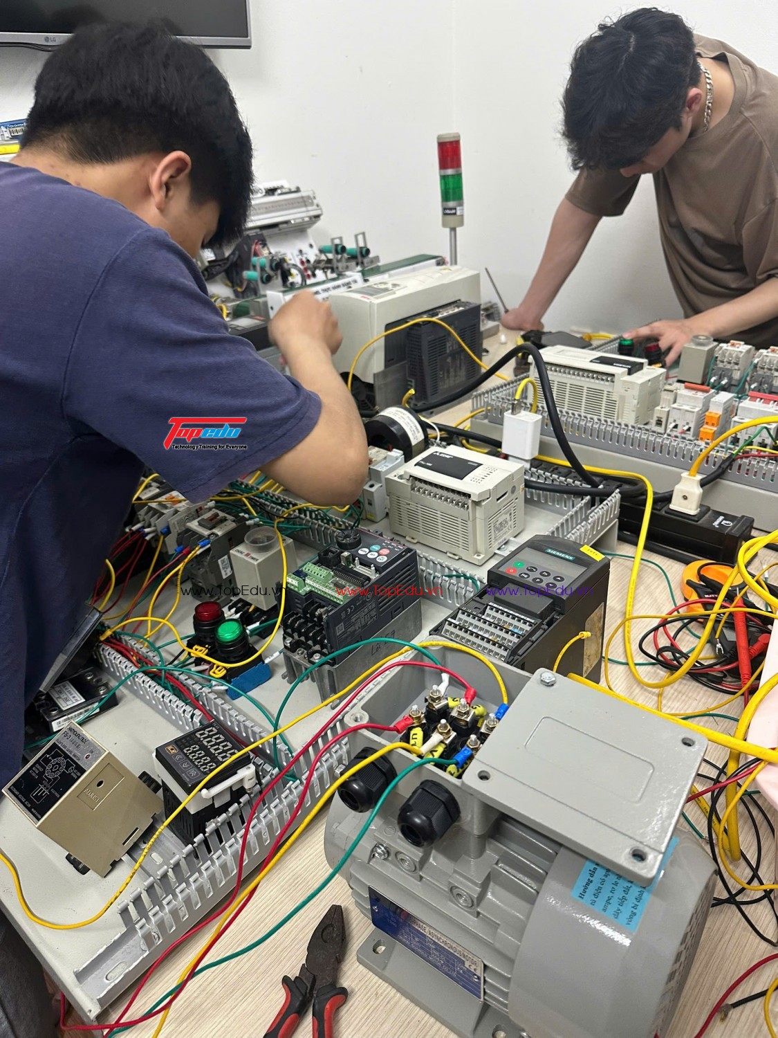 Khóa học thiết kế lắp đặt tủ điện