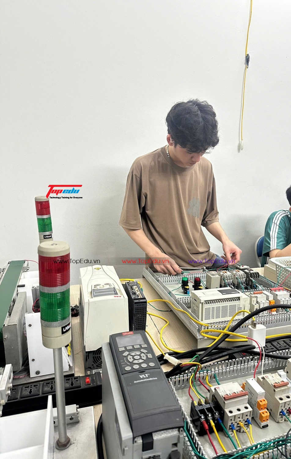 Khóa học thiết kế lắp đặt tủ điện