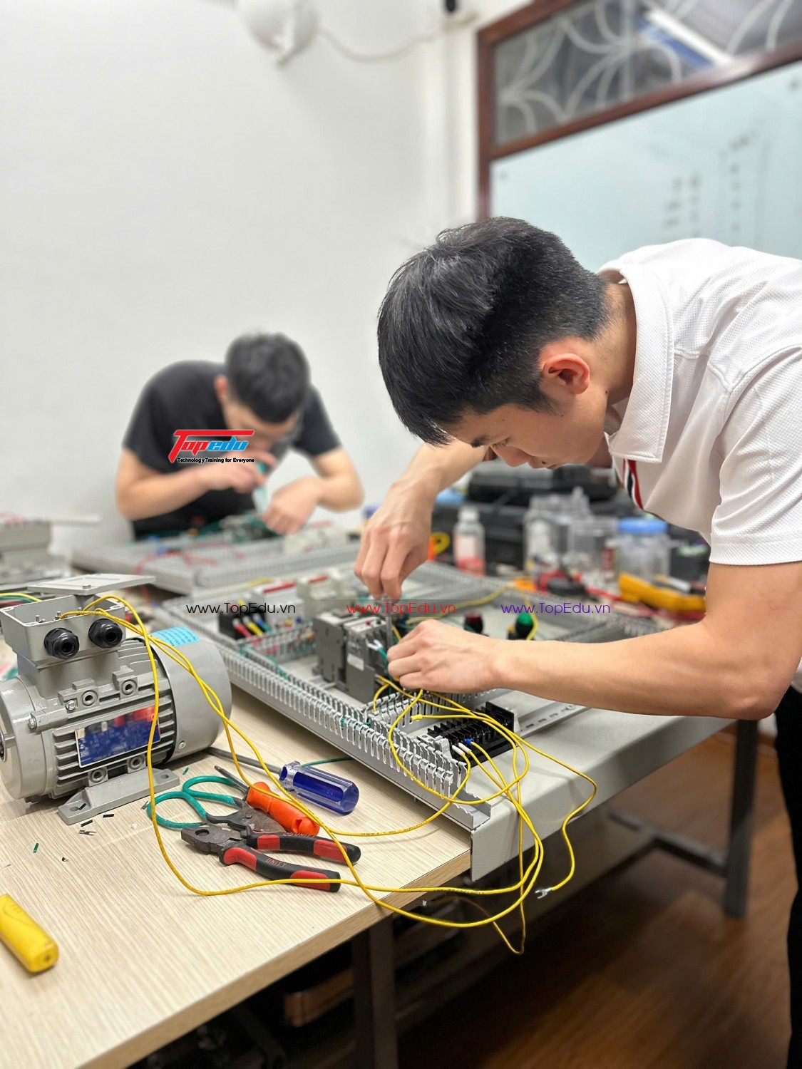 Khóa học thiết kế lắp đặt tủ điện