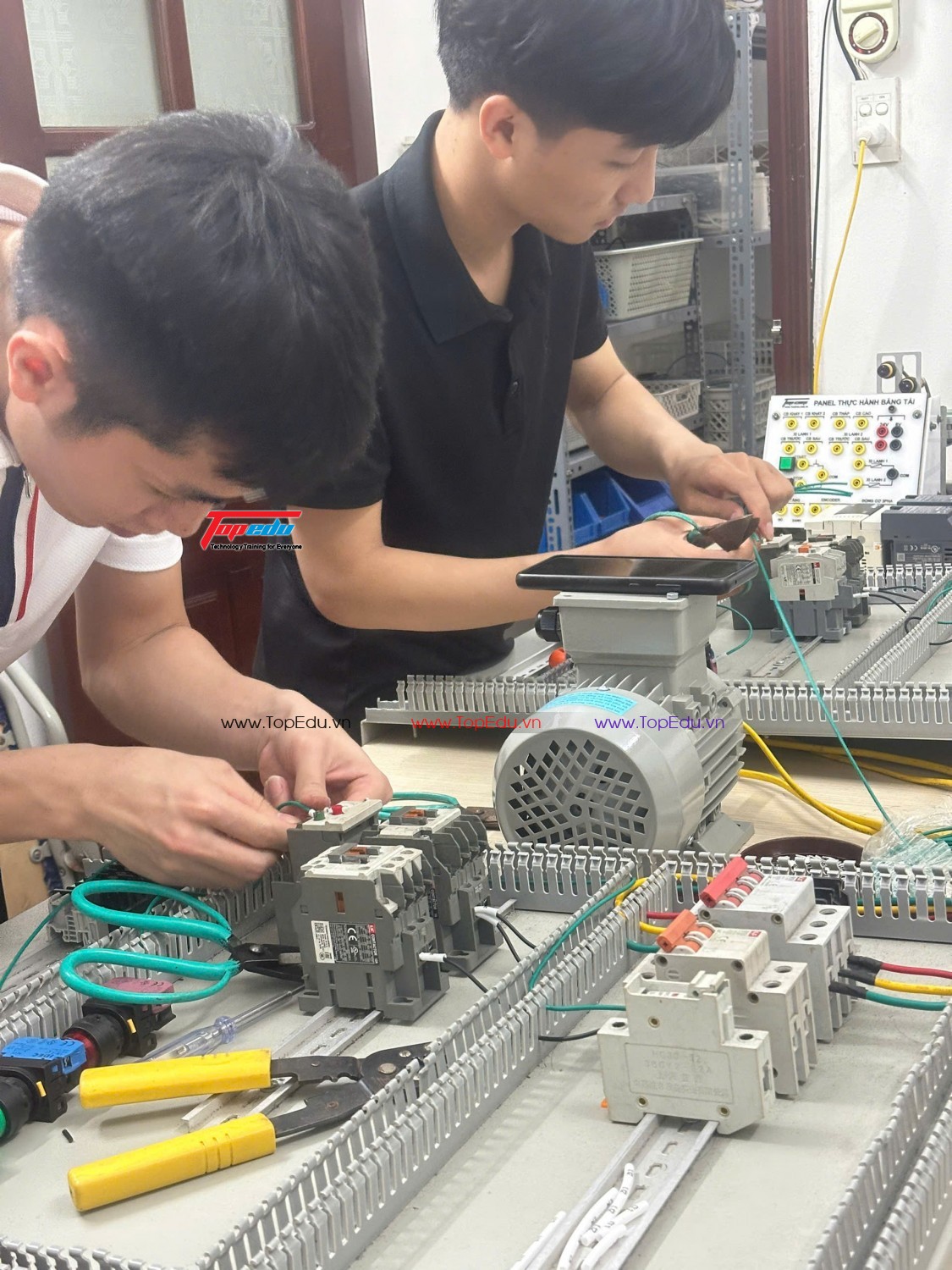 Khóa học thiết kế lắp đặt tủ điện