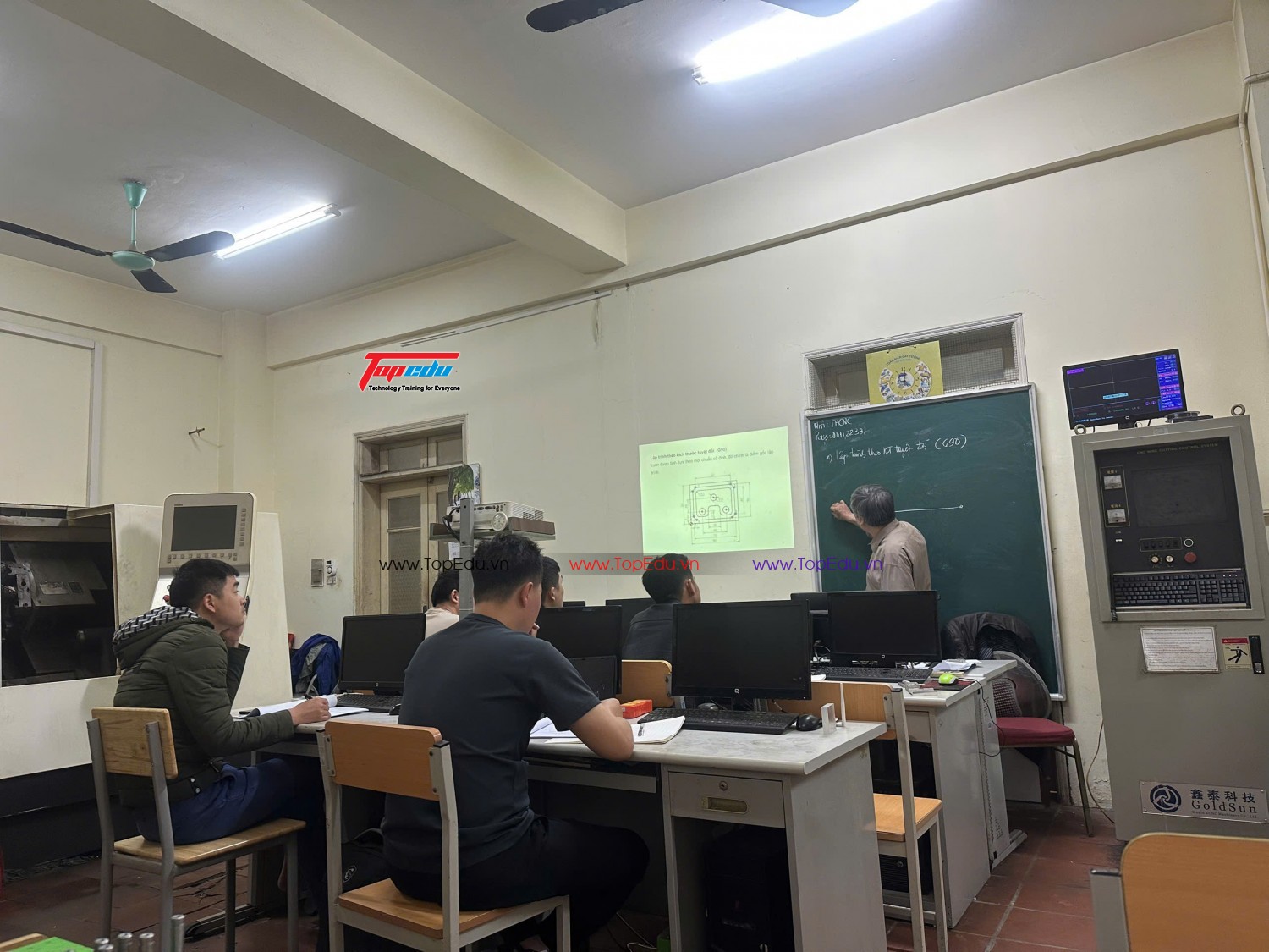 khoa hoc lap trinh van hanh may phay cnc 2